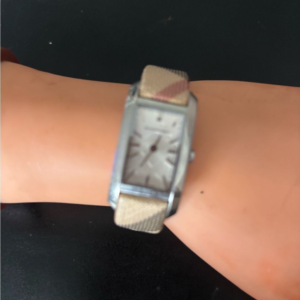 Burberry nova check watch logo timepiece unisex accessory plaid band jewelry